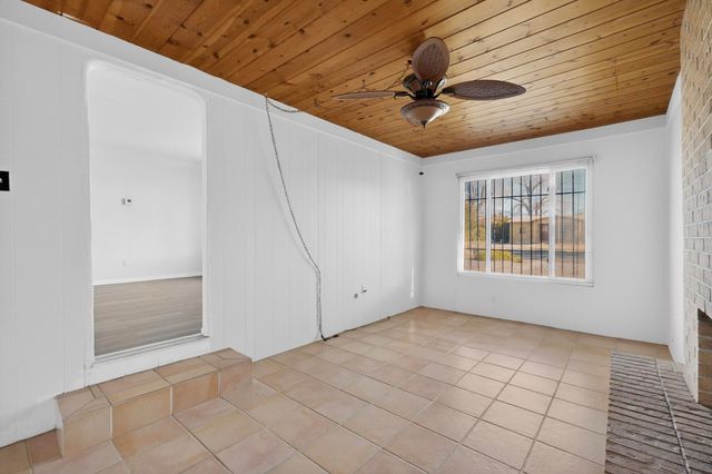 929 Palomas Drive SE, Albuquerque, NM 87108