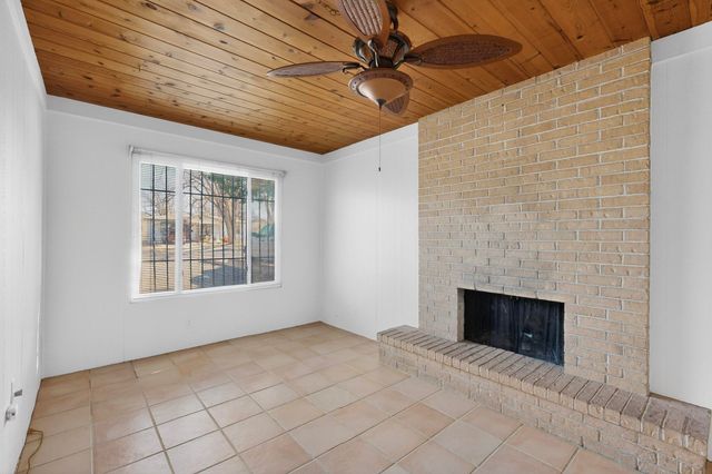 929 Palomas Drive SE, Albuquerque, NM 87108