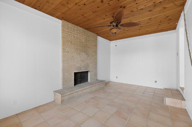 929 Palomas Drive SE, Albuquerque, NM 87108