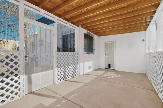 929 Palomas Drive SE, Albuquerque, NM 87108