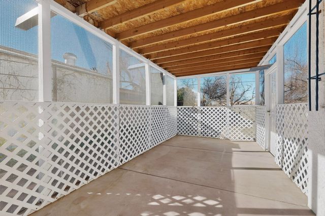 929 Palomas Drive SE, Albuquerque, NM 87108