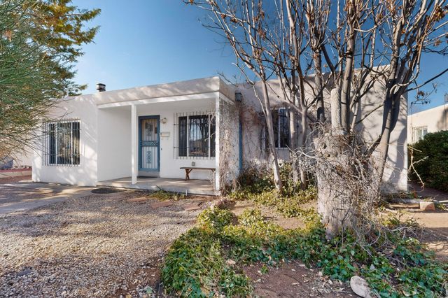 929 Palomas Drive SE, Albuquerque, NM 87108