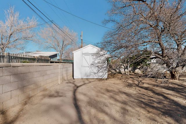 929 Palomas Drive SE, Albuquerque, NM 87108