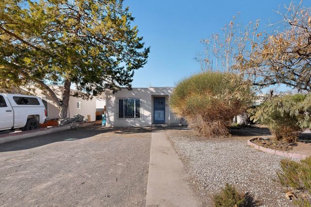 929 Palomas Drive SE, Albuquerque, NM 87108