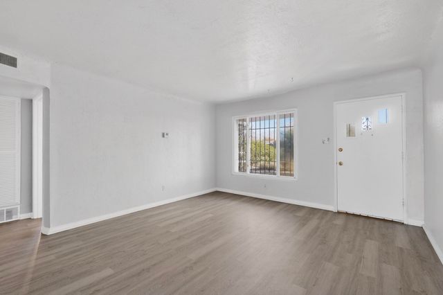 929 Palomas Drive SE, Albuquerque, NM 87108