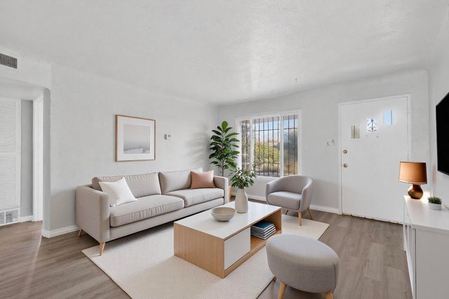 929 Palomas Drive SE, Albuquerque, NM 87108