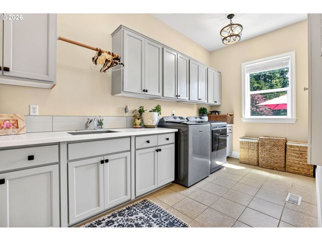 16710 S KRAEFT Rd, Oregon City, OR 97045