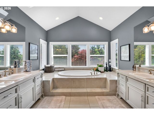 16710 S KRAEFT Rd, Oregon City, OR 97045
