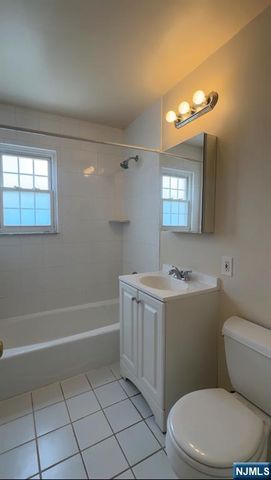 250 ROCHELLE Avenue a-5, Rochelle Park, NJ 07662