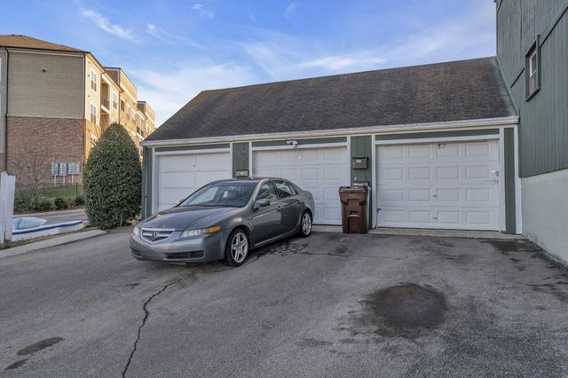 200 Raintree Dr, Hermitage, TN 37076