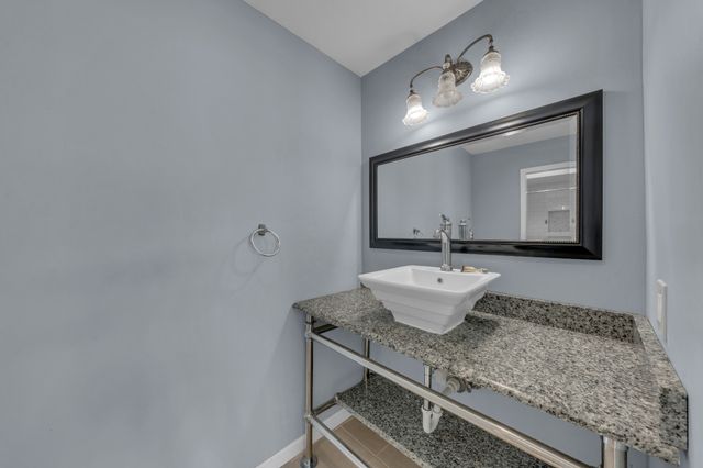 200 Raintree Dr, Hermitage, TN 37076