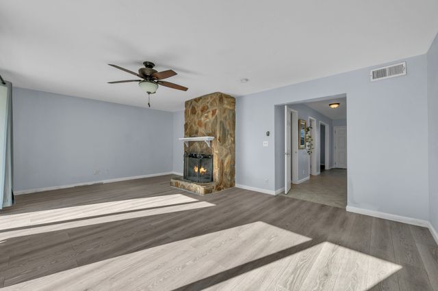 200 Raintree Dr, Hermitage, TN 37076