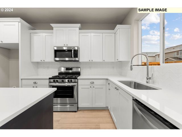 2813 S Ivy St Lot 824, Cornelius, OR 97113