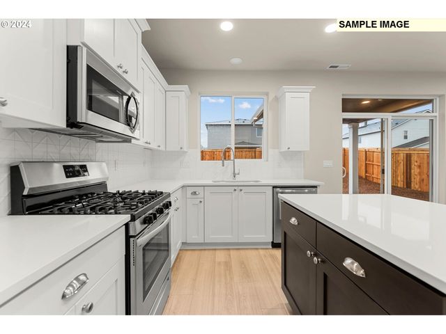 2813 S Ivy St Lot 824, Cornelius, OR 97113