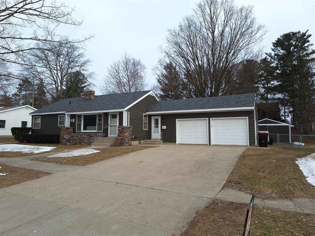 340 W Todd Avenue, Reed City, MI 49677