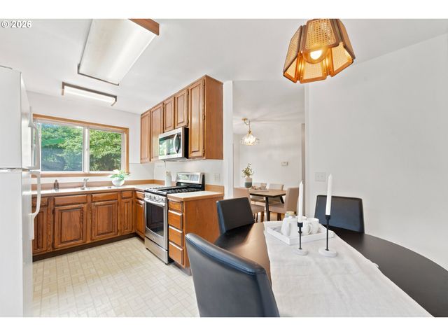 7442 N HURON Ave, Portland, OR 97203
