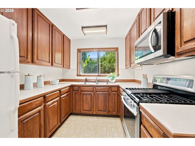 7442 N HURON Ave, Portland, OR 97203