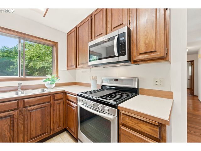7442 N HURON Ave, Portland, OR 97203