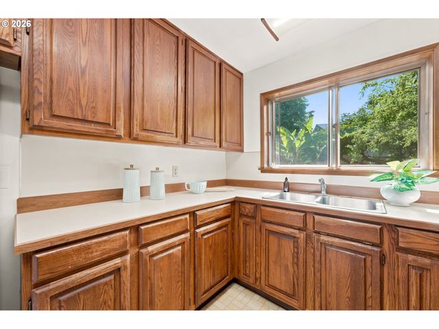 7442 N HURON Ave, Portland, OR 97203