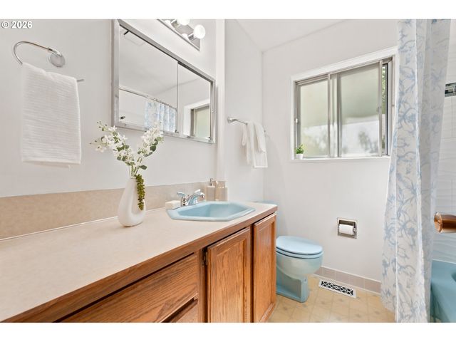 7442 N HURON Ave, Portland, OR 97203