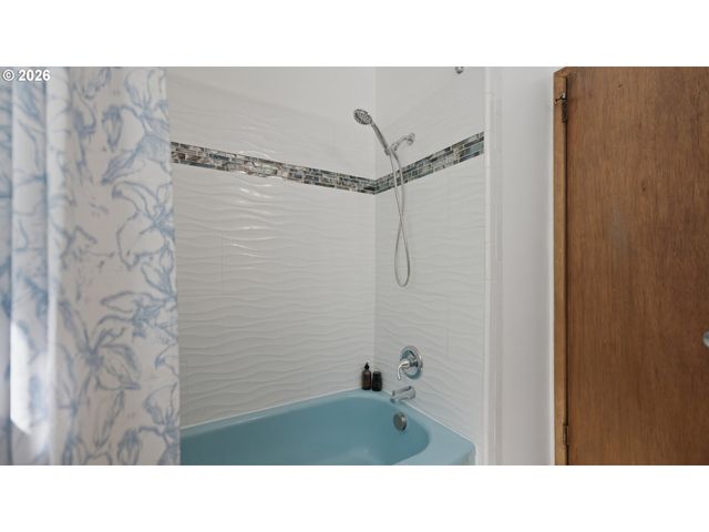 7442 N HURON Ave, Portland, OR 97203