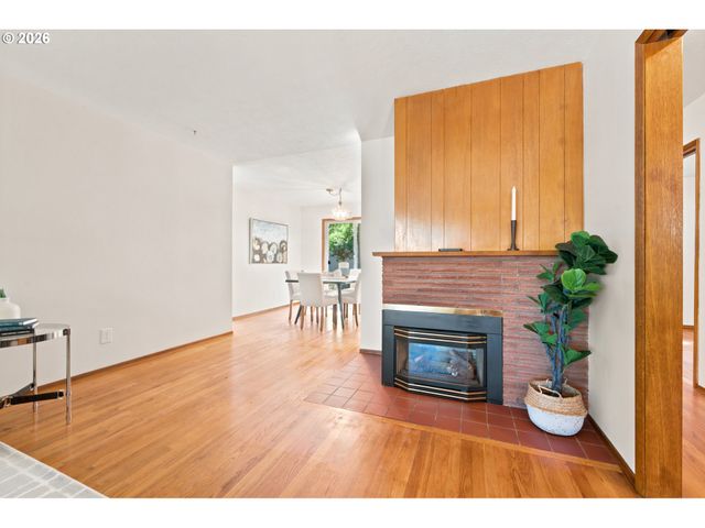 7442 N HURON Ave, Portland, OR 97203