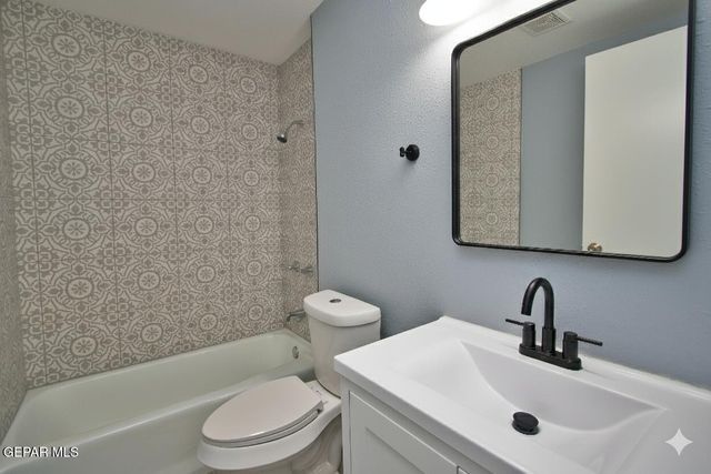 7920 Porche Street, El Paso, TX 79915