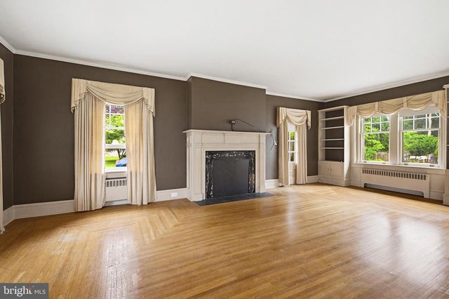8 MAYFIELD DR, Leola, PA 17540