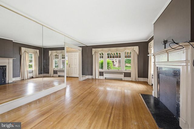 8 MAYFIELD DR, Leola, PA 17540