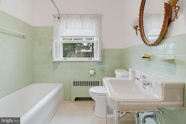 8 MAYFIELD DR, Leola, PA 17540