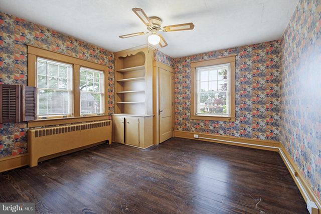 8 MAYFIELD DR, Leola, PA 17540