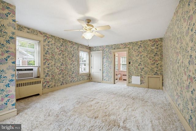 8 MAYFIELD DR, Leola, PA 17540