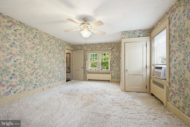 8 MAYFIELD DR, Leola, PA 17540
