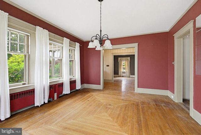 8 MAYFIELD DR, Leola, PA 17540