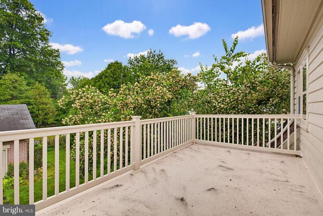8 MAYFIELD DR, Leola, PA 17540
