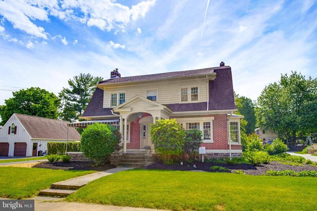 8 MAYFIELD DR, Leola, PA 17540