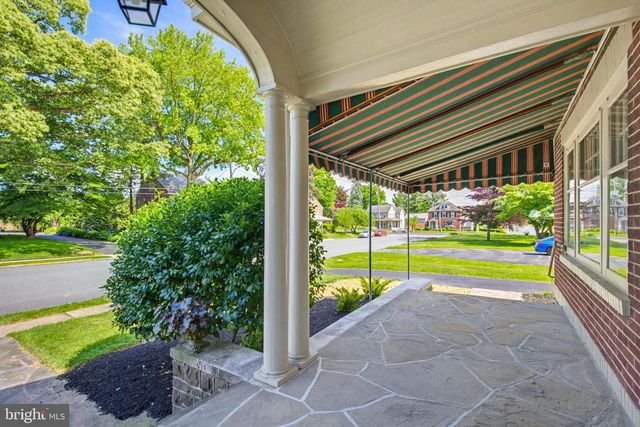 8 MAYFIELD DR, Leola, PA 17540