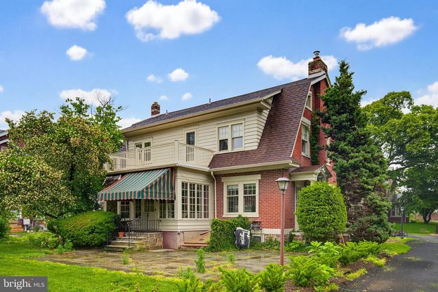 8 MAYFIELD DR, Leola, PA 17540