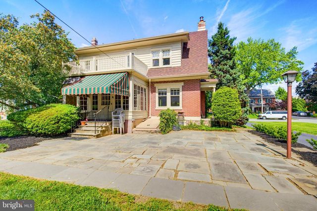 8 MAYFIELD DR, Leola, PA 17540