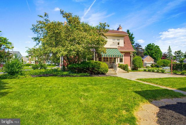 8 MAYFIELD DR, Leola, PA 17540