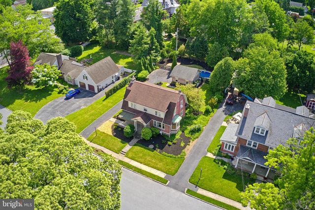 8 MAYFIELD DR, Leola, PA 17540