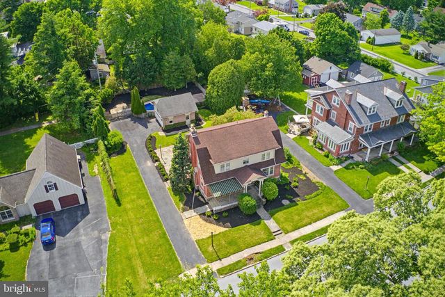 8 MAYFIELD DR, Leola, PA 17540
