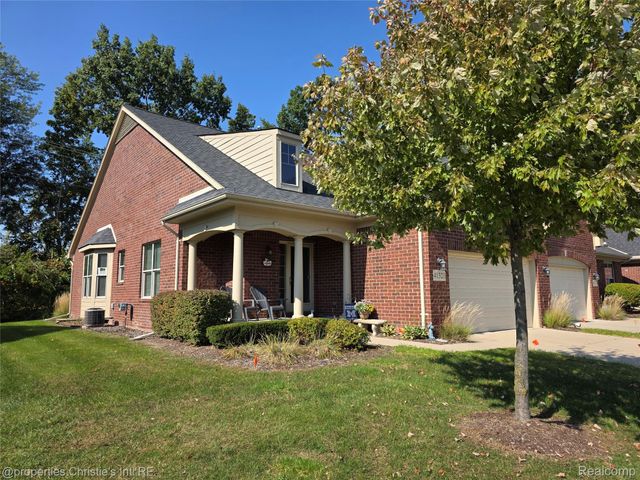 41321 Chestnut Drive, Clinton Charter Township, MI 48038