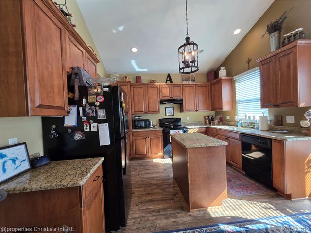 41321 Chestnut Drive, Clinton Charter Township, MI 48038