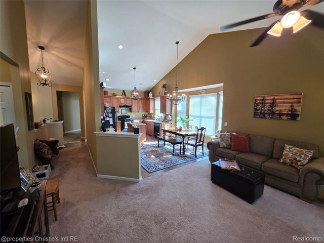 41321 Chestnut Drive, Clinton Charter Township, MI 48038