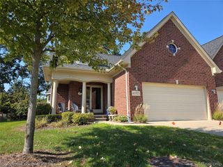 41321 Chestnut Drive, Clinton Charter Township, MI 48038