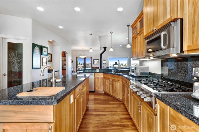 203 Delta Way, Sequim, WA 98382