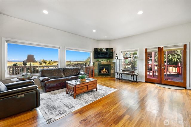 203 Delta Way, Sequim, WA 98382