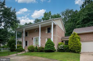 110 SPRINGWOOD DR, Fredericksburg, VA 22401