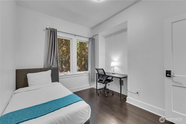 250 NE 50th Street, Seattle, WA 98105